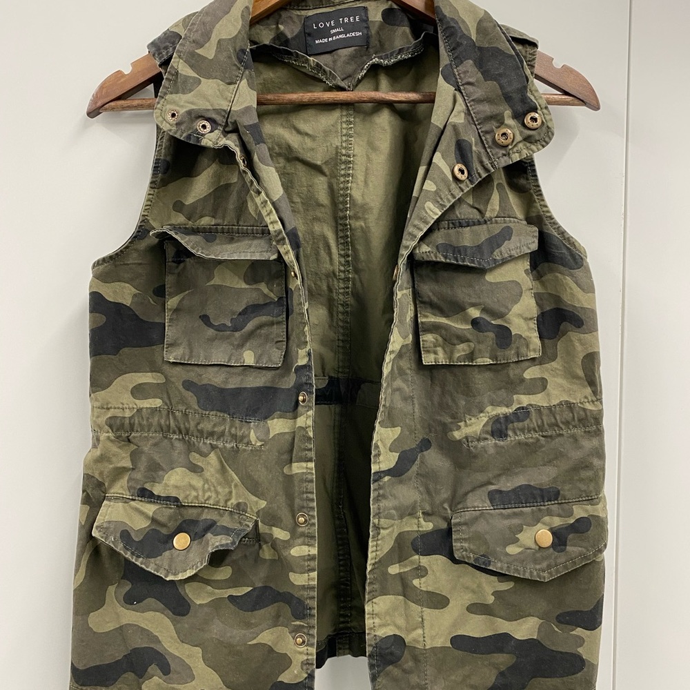 Love Tree Camo Vest